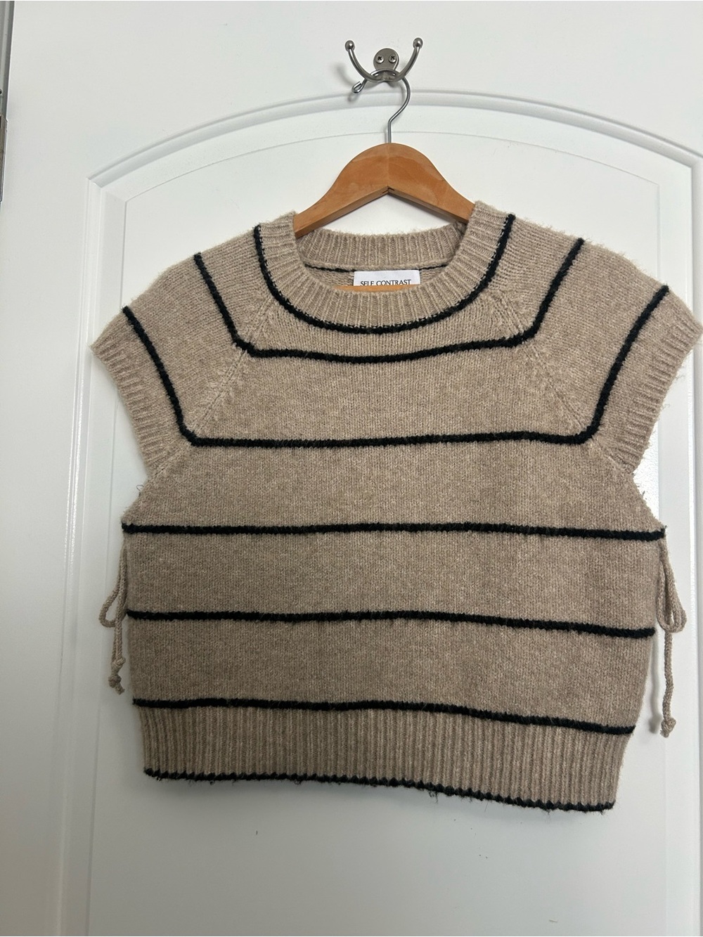 Self Contrast Sleeveless Striped Knit Top Beige/Black size M chic 90s preppy
